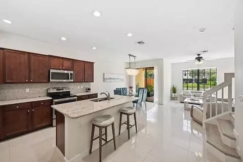 10415 Wellington Parc Dr, Wellington, FL 33449