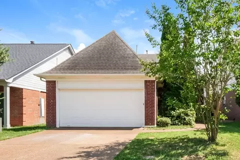 8701 Eagle View Dr, Cordova, TN 38018