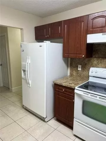 9 NE 44th St, Pompano Beach, FL 33064