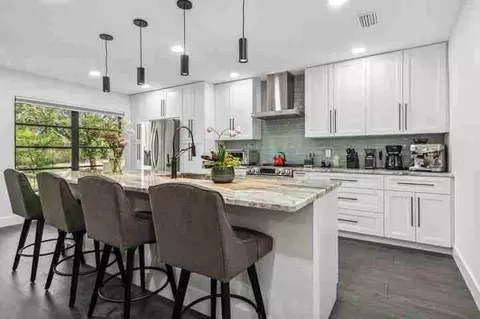 10908 SE Hobart St, Tequesta, FL 33469