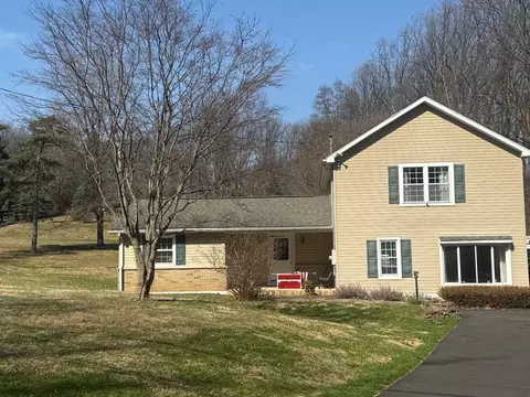 3676 Lower Saucon Rd, Hellertown, PA 18055