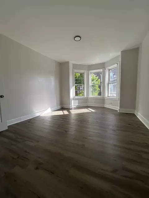 11 Worcester Pl #2, Holyoke, MA 01040