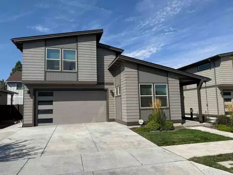70 NE Cessna Dr #1, Bend, OR 97701