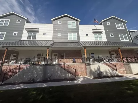 1919 Dahlman Rows Plz, Omaha, NE 68108