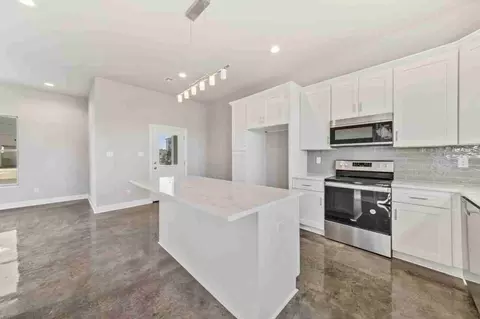 105 Firethorn Dr, Youngsville, LA 70592