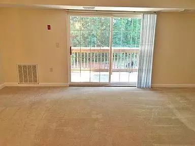 99 Mammoth Rd, South Hooksett, NH 03106