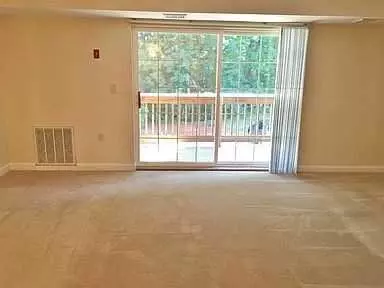 99 Mammoth Rd, South Hooksett, NH 03106