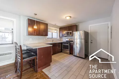 6807 N Ridge Blvd #201, Chicago, IL 60645