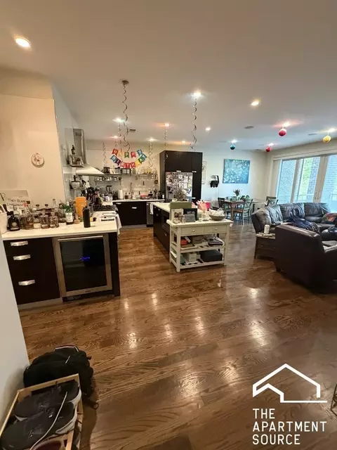 2127 W Division St #1, Chicago, IL 60622