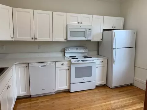 46 Main St #8, Amherst, MA 01002