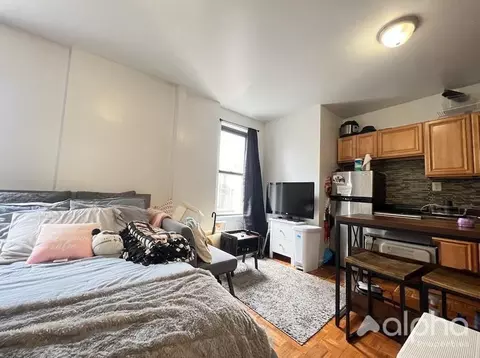 332 E 95th St #1, New York, NY 10128