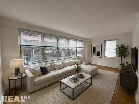 888 8th Ave #1R, New York, NY 10019