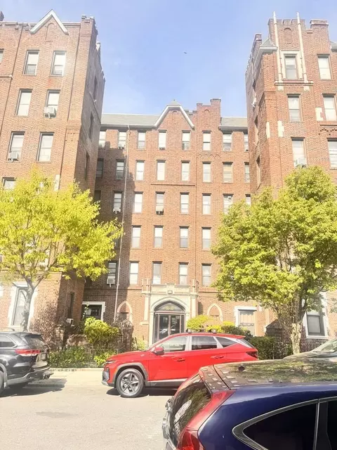 36-20 168th St #5L, New York, NY 11358
