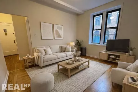 305 W 45th St #4C, New York, NY 10036