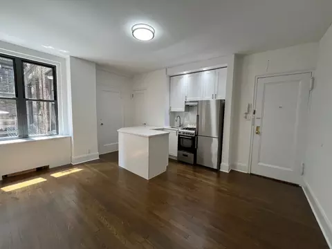 140 E 46th St #2B, New York, NY 10017
