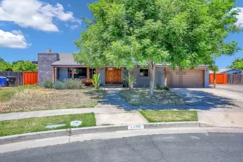 1196 Robinson Ct, Hanford, CA 93230