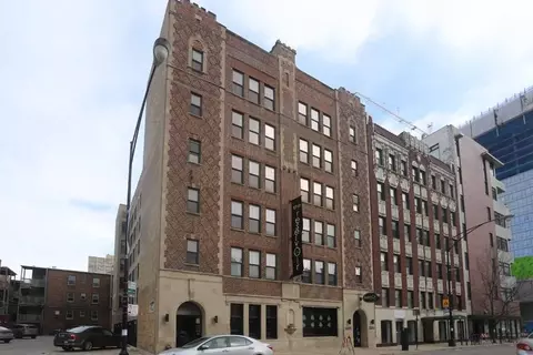 846 W Montrose Ave #103, Chicago, IL 60613