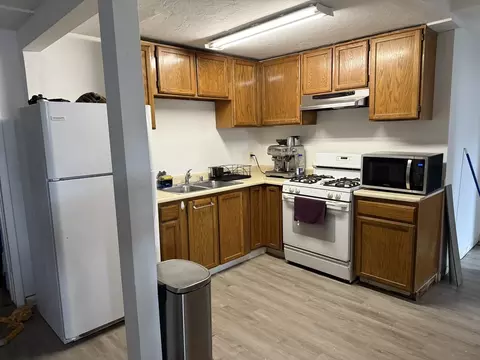617 N Park St #B, Anchorage, AK 99508