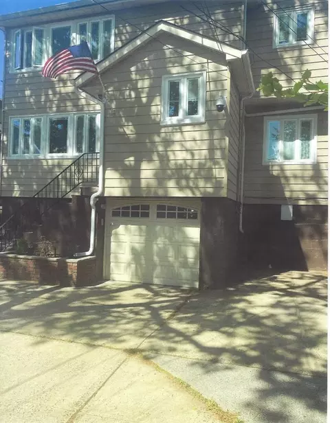 95 W 49th St #2, Bayonne, NJ 07002