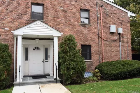 218 Fulton St # 1B, South Farmingdale, NY 11735