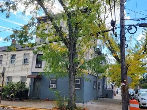 423 2nd St, Jersey City, NJ 07302