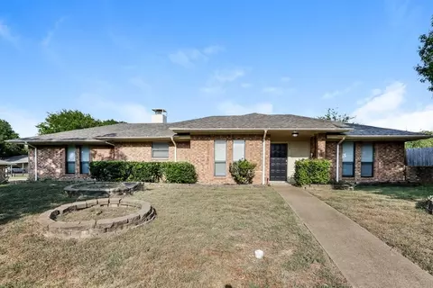 806 Cherlynne Dr, Cedar Hill, TX 75104