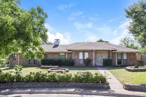 806 Cherlynne Dr, Cedar Hill, TX 75104