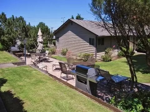 3717 S Corbett Ave #27, Portland, OR 97239