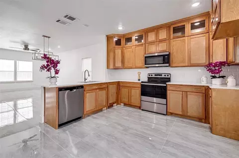3155 N Glen Garden Dr, Fort Worth, TX 76119