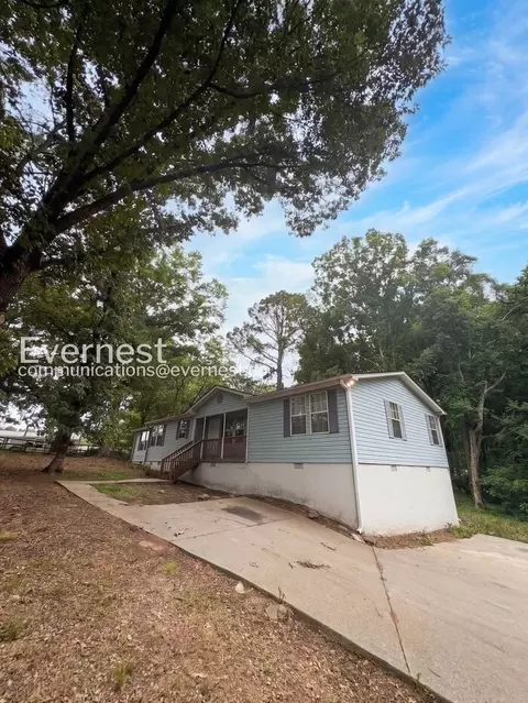 4980 New Horizon Dr, Loganville, GA 30052