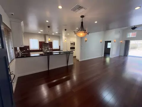 2746 N Kenneth Rd, Burbank, CA 91504