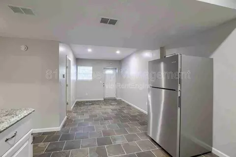 8718 Winner Rd, Kansas City, MO 64125