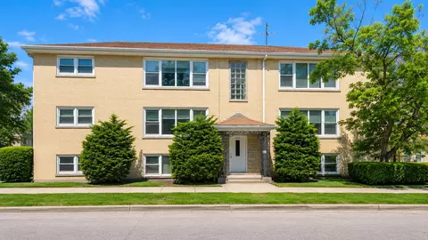 5834 W Montrose Ave #2N, Chicago, IL 60634