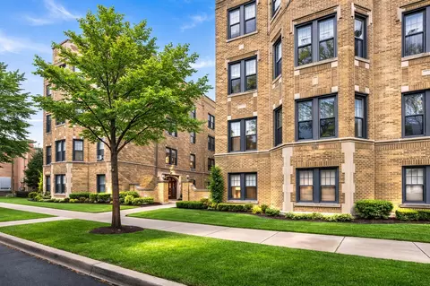 2348 W Addison St #C2, Chicago, IL 60618