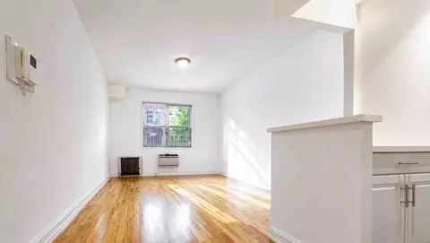 226 E 74th St #1FF, New York, NY 10021