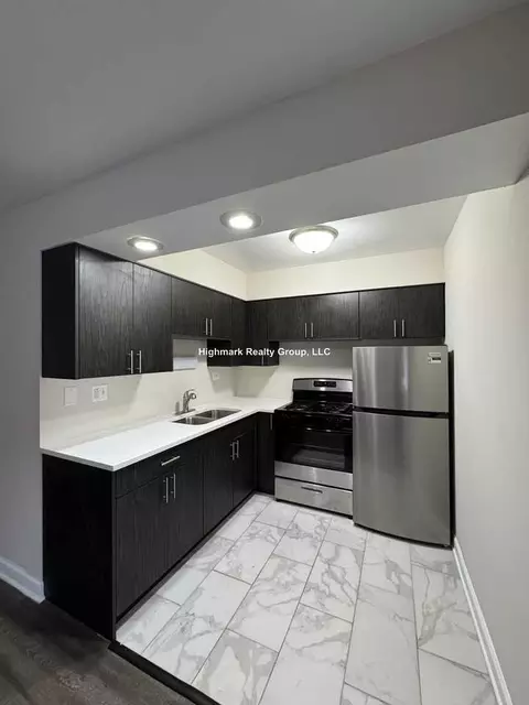 5917 N Kenmore Ave #102, Chicago, IL 60660