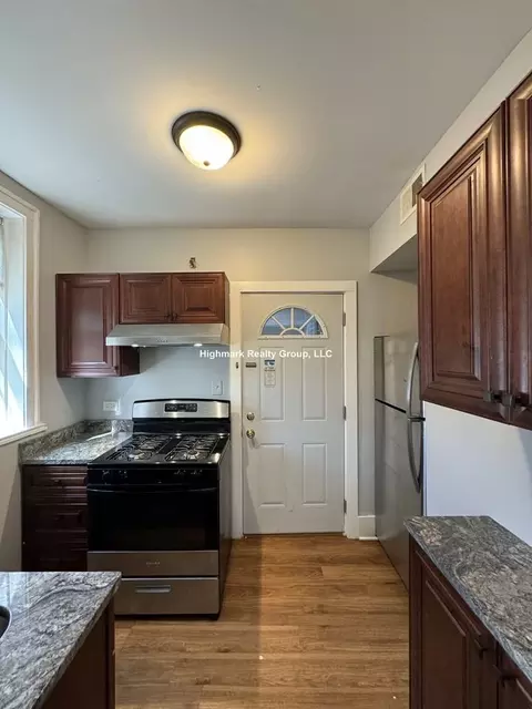 4739 Washington St #2E, Skokie, IL 60076