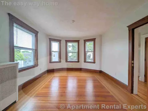 16 Montgomery St #3, Cambridge, MA 02140
