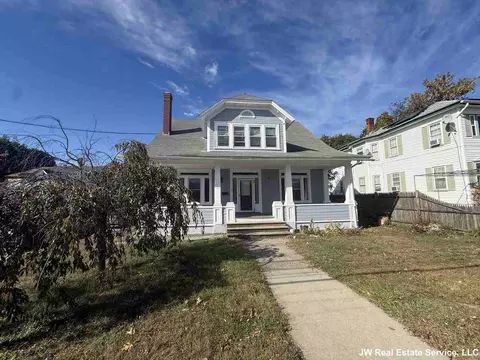 66 Riverside St, Lowell, MA 01854