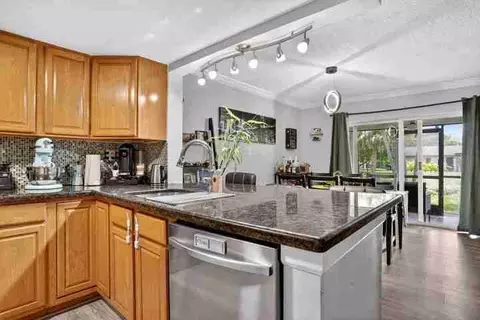 9050 NW 28th St, Coral Springs, FL 33065