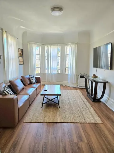 589 W Grand Ave #1514518P, Oakland, CA 94612