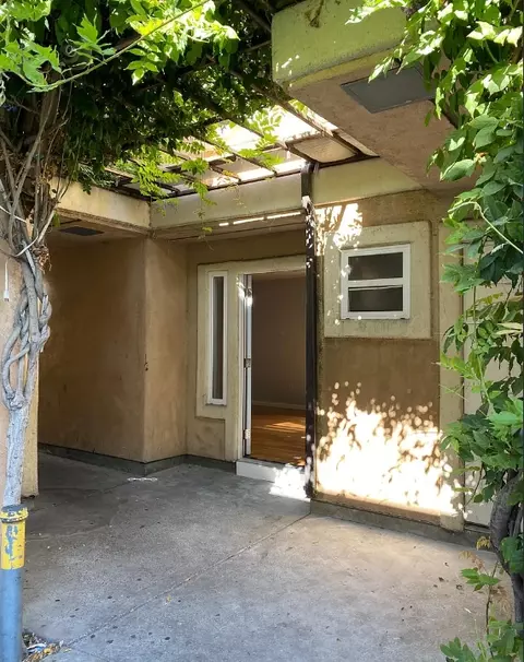 2823 High St #B, Oakland, CA 94619