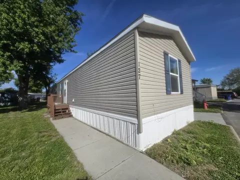 3510 N 9th St #127, Carter Lake, IA 51510