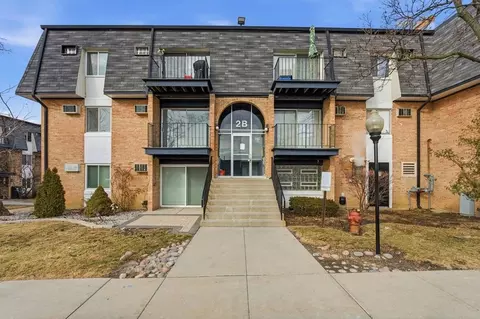 2 E Dundee Quarter Dr, Palatine, IL 60074