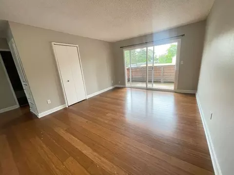12702 E Burnside St #9, Portland, OR 97233