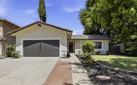 635 Glenview Ct, Gilroy, CA 95020