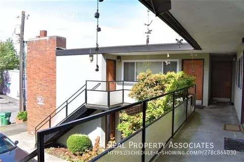 3035 NE 130th St #6, Seattle, WA 98125