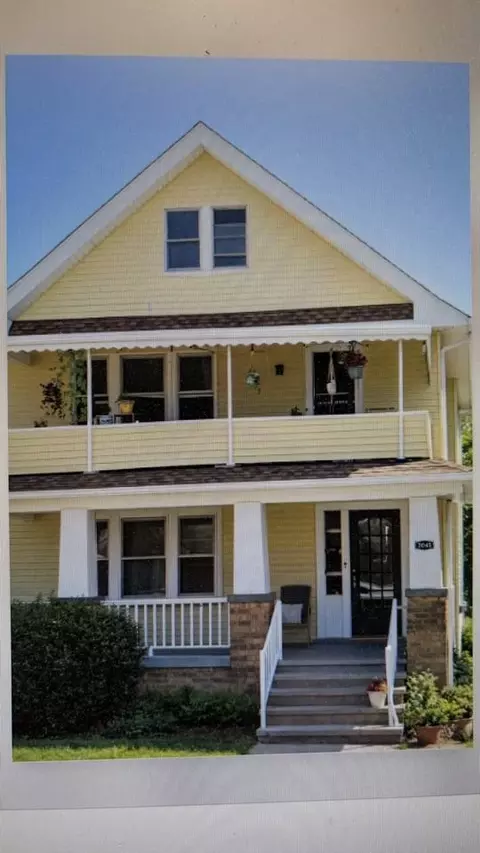 2041 Elbur Ave, Lakewood, OH 44107