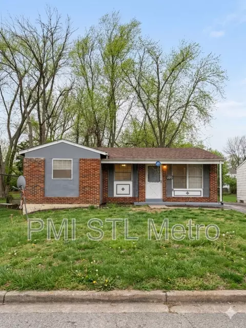 10421 Prince Dr, Castle Point, MO 63136