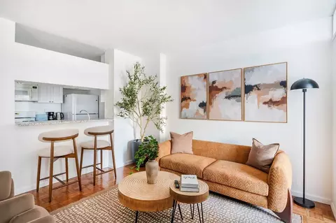 350 W 43rd St #1471717P, New York, NY 10036